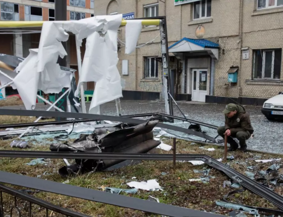 "Миризмата на смъртта": Зарязани трупове по улиците на Украйна стават проблем за местните (ВИДЕО)