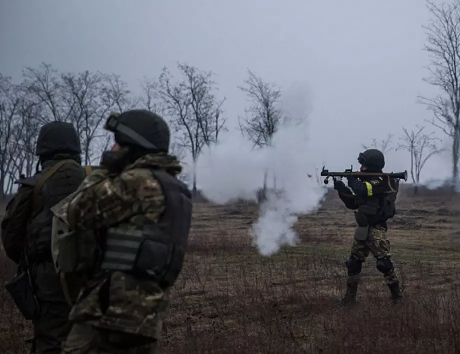 Украинец: Хората са в паника, помагам за евакуирането на семейството си (ВИДЕО)