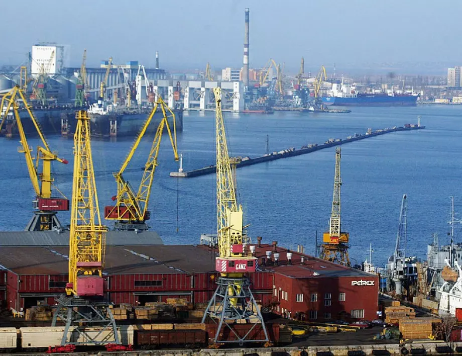 Три групи руски бойни кораби приближават Одеса, предупреждава експерт