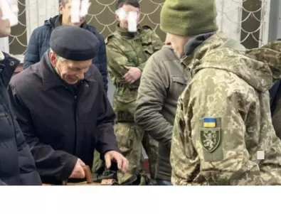 80-годишен украинец се яви като доброволец за битките с 