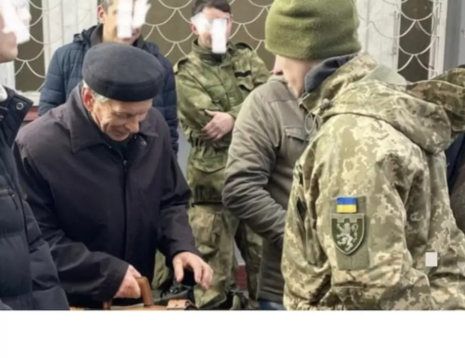 80-годишен украинец се яви като доброволец за битките с "чифт панталони и сандвичи за обяд"