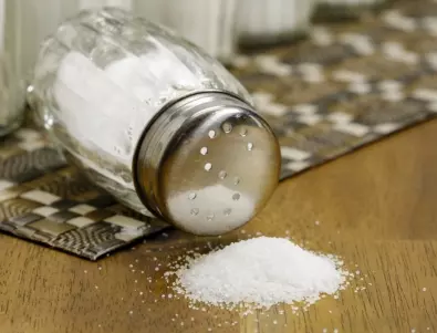 5 признака, че прекаляваме със солта 