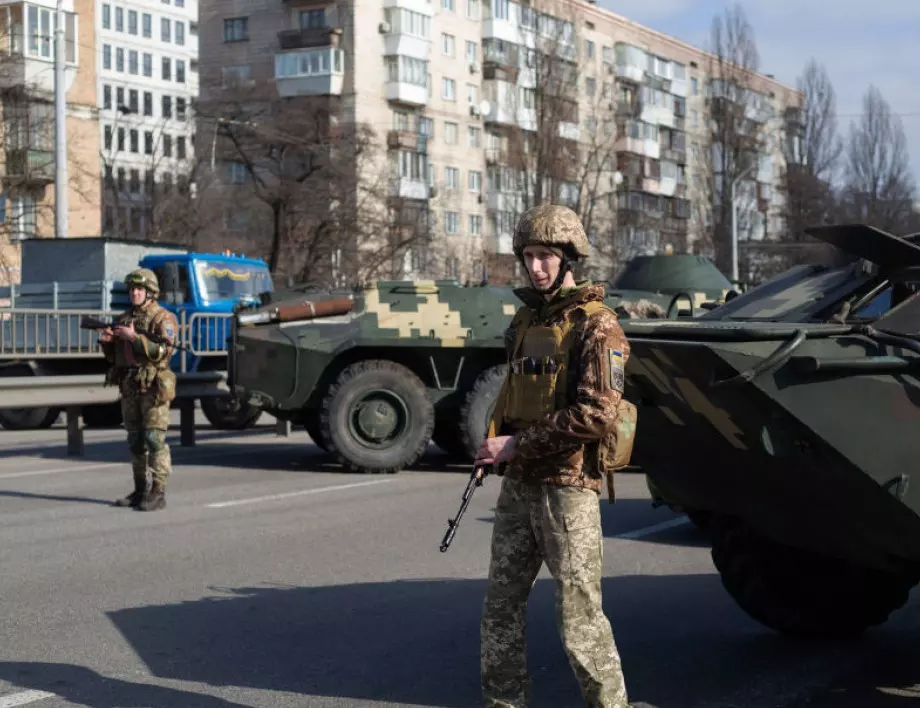 Снаряд удари жилищна сграда в Буча