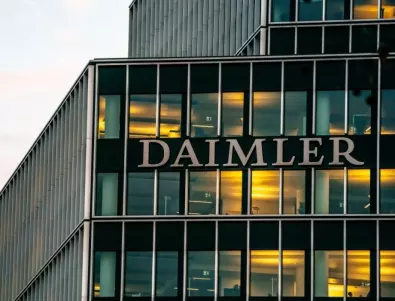 Daimler преустановява дейността си в Русия