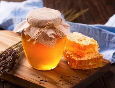 Как медът от манука се различава от обикновения мед