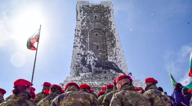 Внимание: Намалена видимост в прохода "Шипка", под нулата на върха