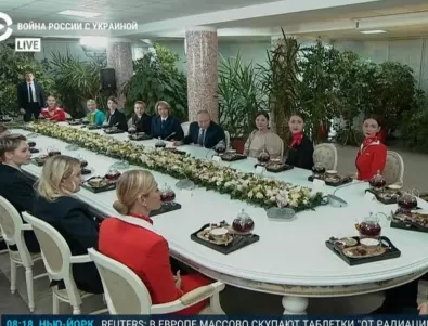 Тука има - тука няма: Анализ показва и твърди, че срещата на Путин със стюардесите е фейк (ВИДЕО)
