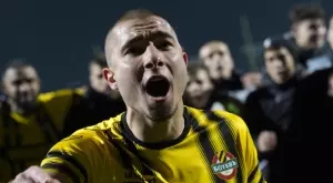 {{ otherArticle[0].article.title }}