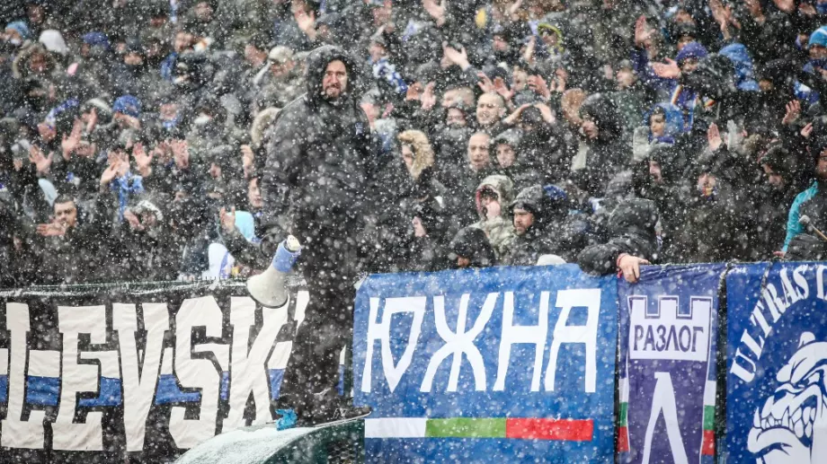 Дежа вю за Левски в Разград: Снегът затрупа стадиона на Лудогорец "Хювефарма Арена"