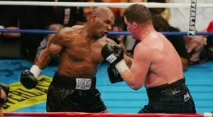 Качество, не количество: Майк Тайсън получава 20 удара, но приземява съперник с 1 (ВИДЕО)