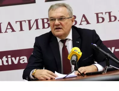 Румен Петков за енергийния министър: Вятър го вее на бял катамаран