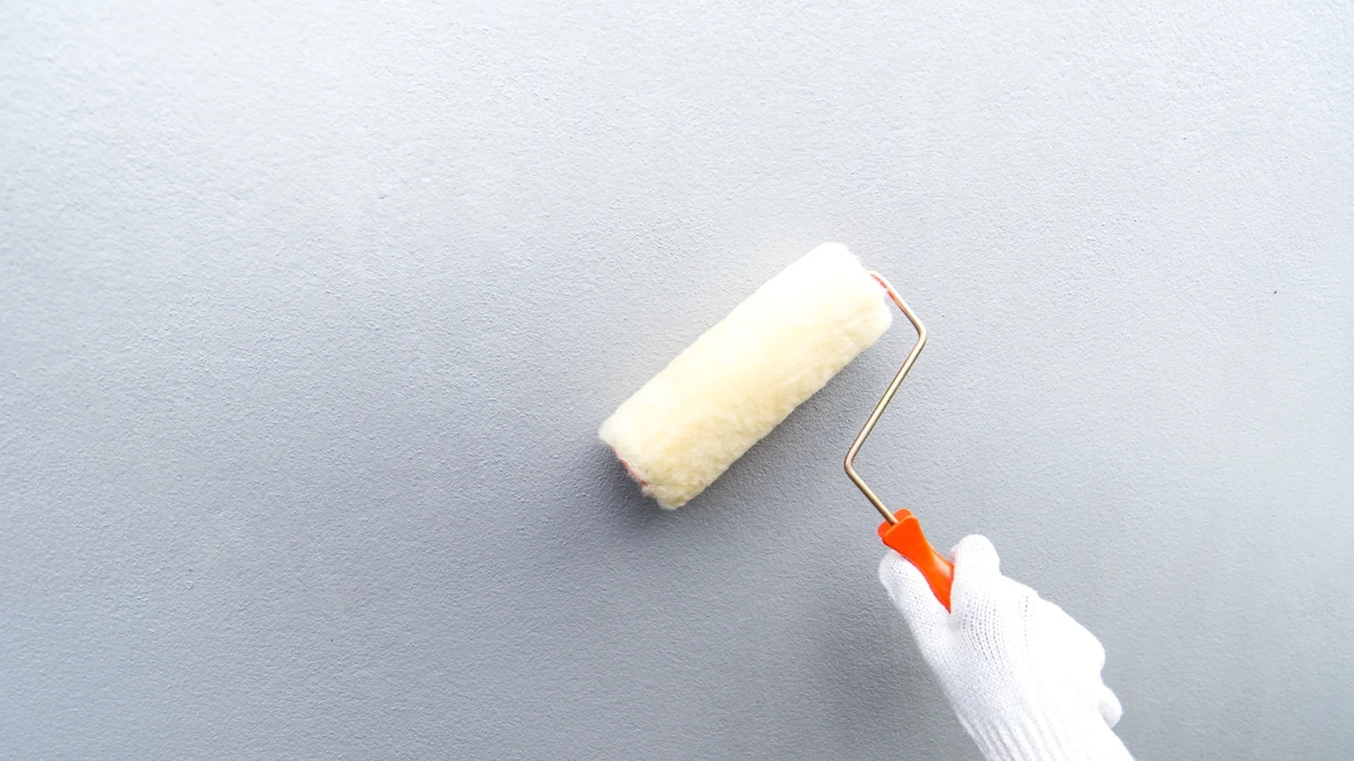 Как да премахнем безопасно разлива на боя от дървеният под?