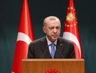 Ердоган пред привърженици: Нямаме още точни резултати, но водим убедително (ВИДЕО)