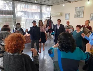 Кметът на Стамболийски уважи осмомартенския купон на пенсионерите