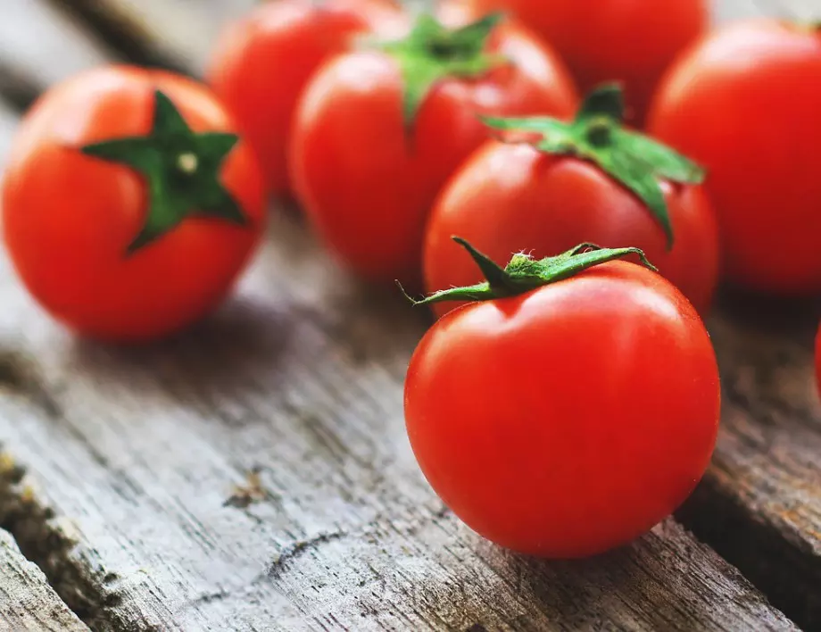 Естествени торове за едри и вкусни домати - съвети от професионален градинар