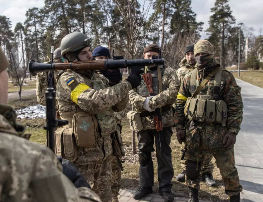 Журналист: В Украйна се вкарват далекобойни оръжия и има голям риск да бъдат засегнати съседни държави