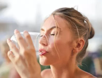 Защо не трябва да се пие много вода наведнъж при високо кръвно?