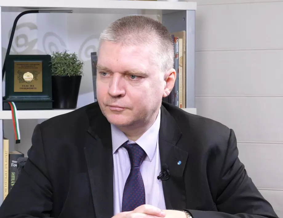 Любомир Аламанов: Президентът да даде втория мандат, а да не се ошмулва като кремълска мушмула