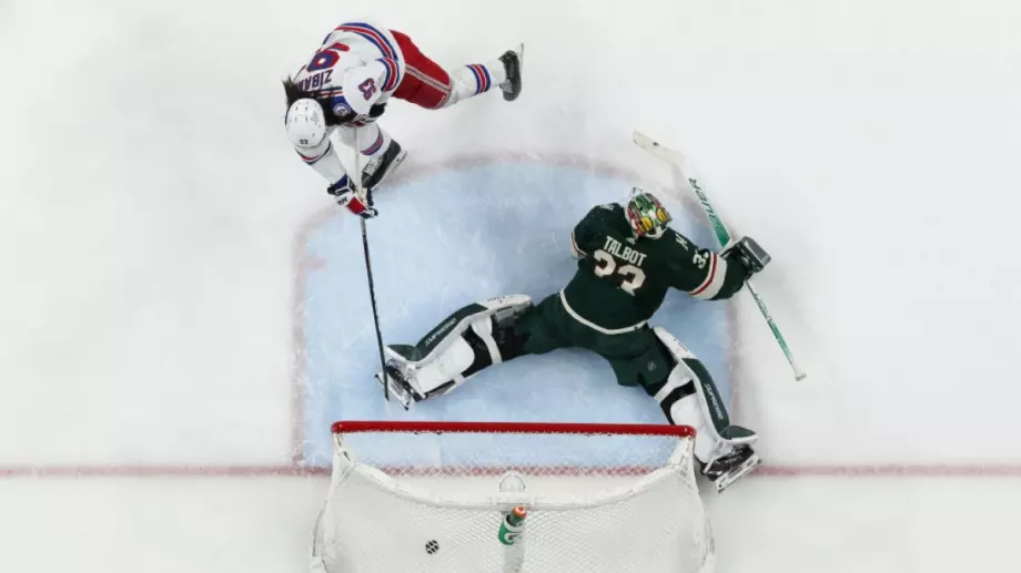 Грозен бой и кръв на леда: Меле в НХЛ - вратар бе главно действащо лице (ВИДЕО)