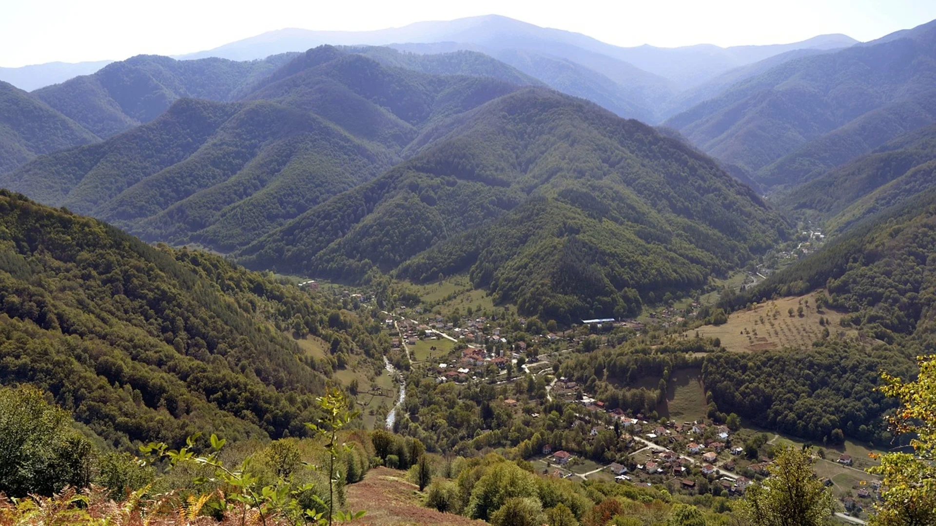 Цели 4 села спорят за най-дълго в България - ето кои са те!