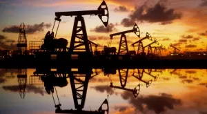 Петролът поскъпва в очакване на срещата на ОПЕК+ и под натиска на буря в Черно море