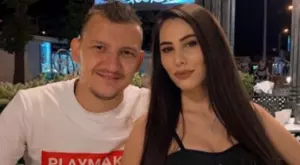 {{ otherArticle[0].article.title }}