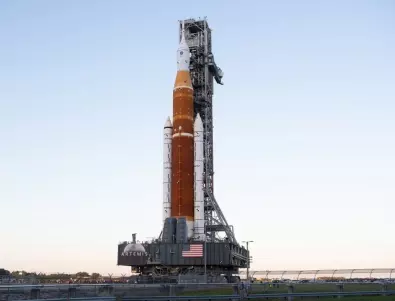 За първи път НАСА извади свръхтежка ракета SLS на стартовата площадка