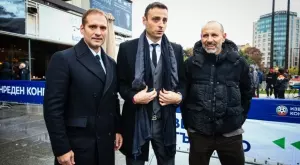 {{ otherArticle[0].article.title }}