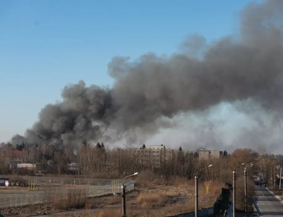Нови въздушни удари в Украйна, ракета удари центъра на Днипро