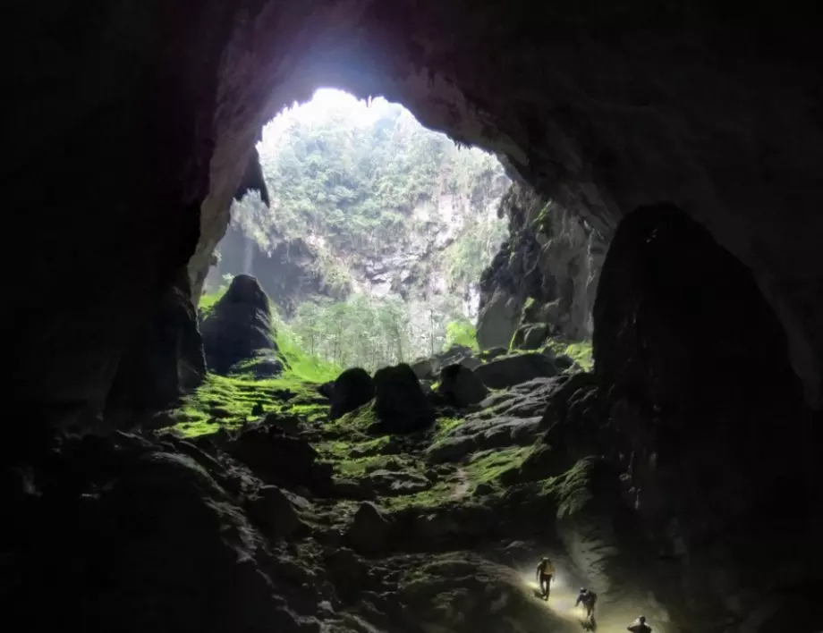 Извадиха тежко болния американски спелеолог от пещера в Южна Турция