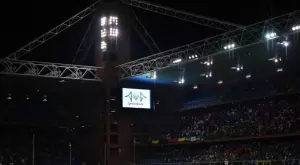 Повече от два пъти над капацитета: Препълнена трибуна се срути - 200 ранени (ВИДЕО)