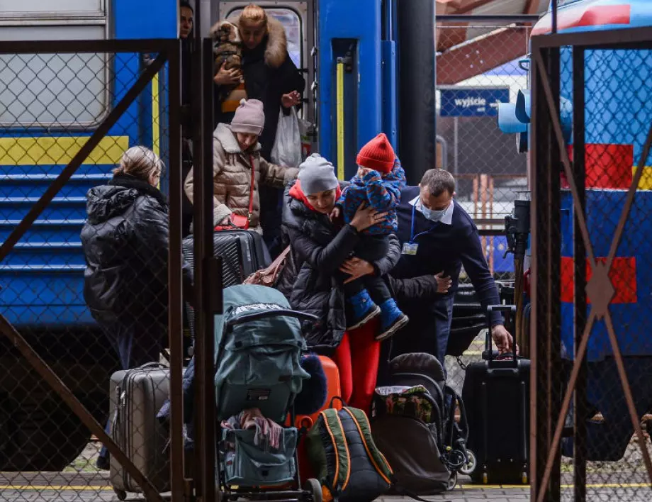 САЩ ще приемат украински бежанци, но не през границата с Мексико