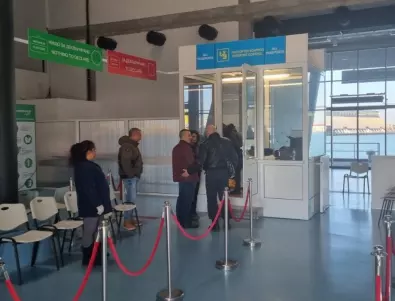 4 пункта за регистрация на украинци отвориха в Морска гара в Бургас 