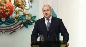 Румен Радев изпрати поздравителен адрес до Наско Сираков за рождения му ден