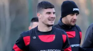 {{ otherArticle[0].article.title }}