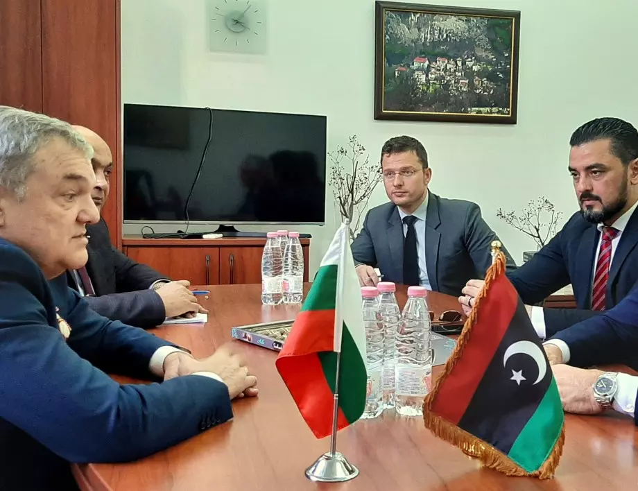 Сътрудничество в енергетиката и Либия, като възможен източник на газ, бяха обсъдени на среща между Румен Петков, Мохамед Райд и посланик Мофтах Дрени