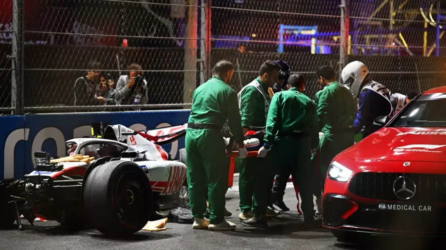 Мик Шумахер катастрофира тежко в Саудитска Арабия