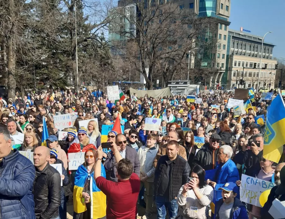 Не на войната в Украйна - хиляди хора в цяла България се събраха на шествия (СНИМКИ)