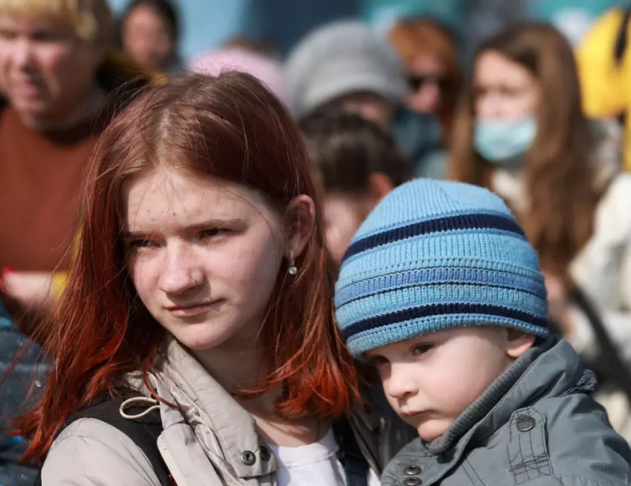 Украинските бежанци с временна закрила ще се лекуват по линия на НЗОК