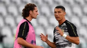 "Медиите се опитват да го съсипят" - майка отприщи гнева си срещу критиците на звезда