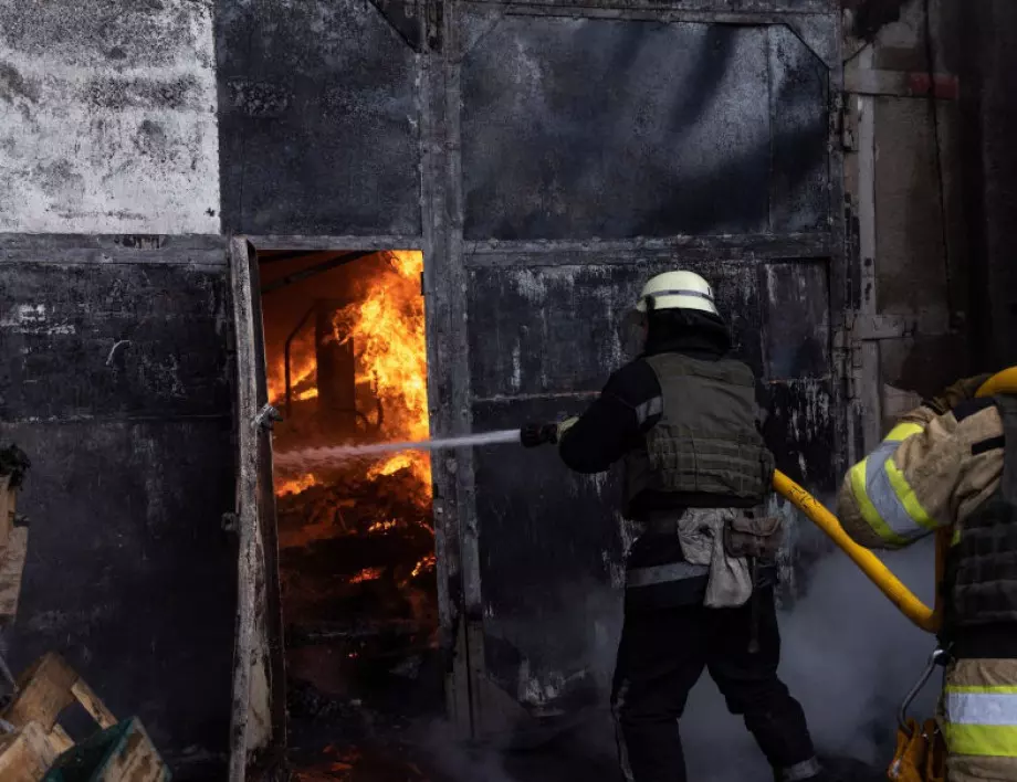 Пореден мащабен пожар в Московска област, 100 пожарникари гасят пламъците (ВИДЕО)
