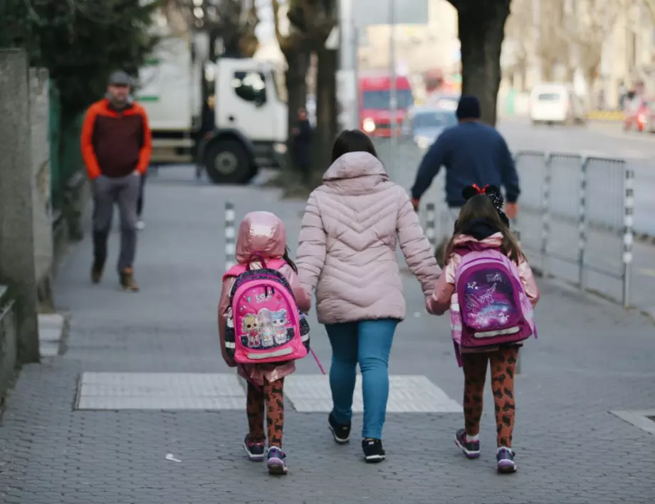 Все повече българи искат да имат 3 деца, но много остават бездетни