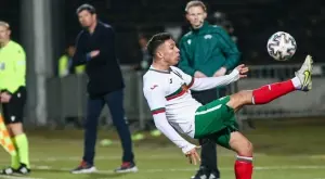 {{ otherArticle[0].article.title }}