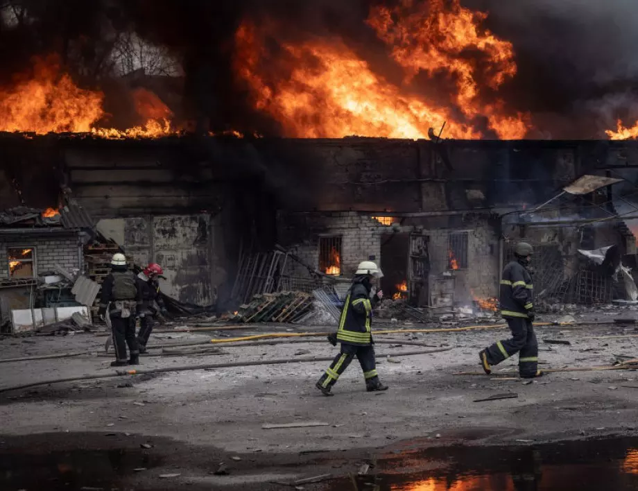 Пореден голям пожар в Москва: Гори склад на Ozon (ВИДЕО)