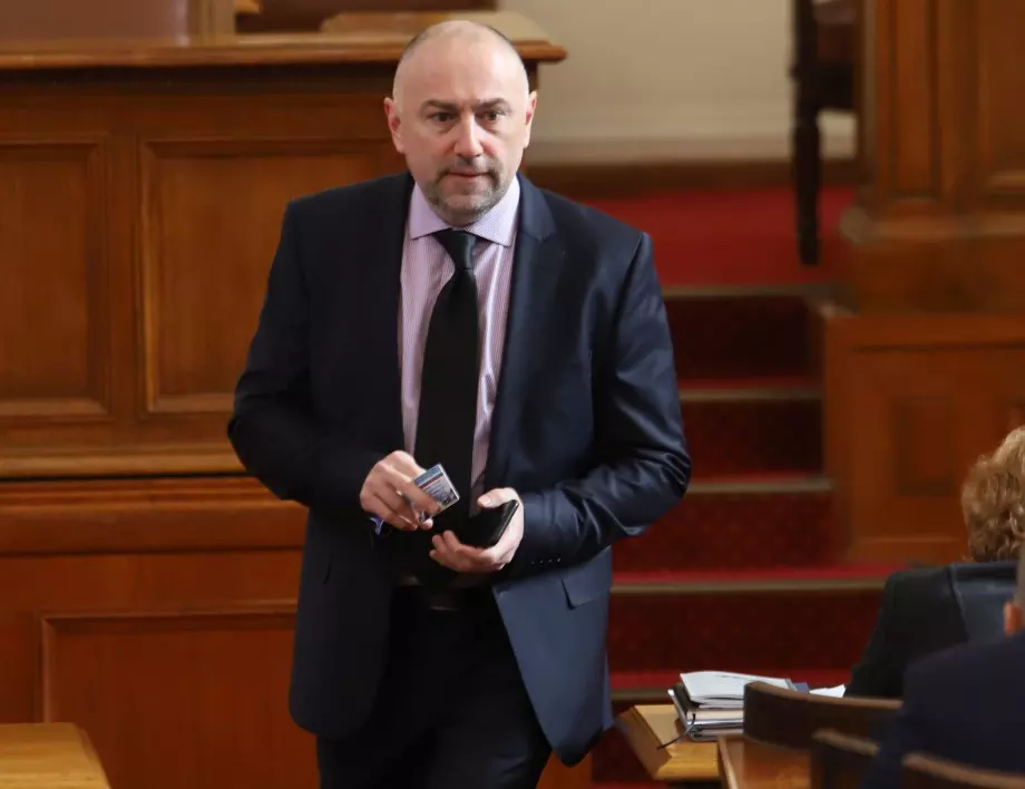 Парламентът решава дали Любомир Каримански ще стане управител на БНБ