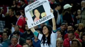 Нечувано и невиждано: Фенки поискаха от Роналдо... спермата му (СНИМКА)