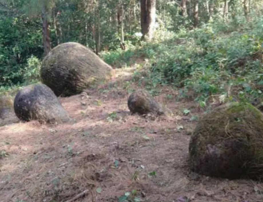 Мистериозни древни каменни делви са открити в Индия