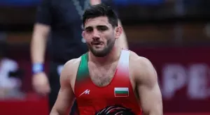 {{ otherArticle[0].article.title }}