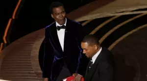 Шокиращо: Млад тенисист "копира" Уил Смит... (ВИДЕО 18+)