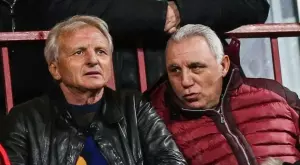 {{ otherArticle[0].article.title }}